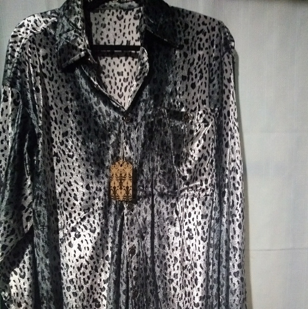 Long sleeve velvet leopard blouse